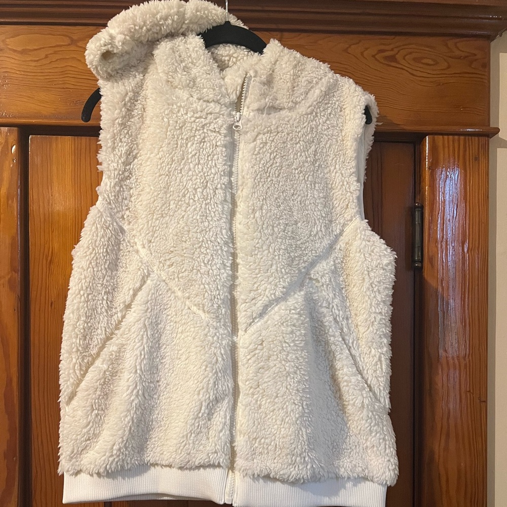 Zyia Cozy White Sherpa Vest